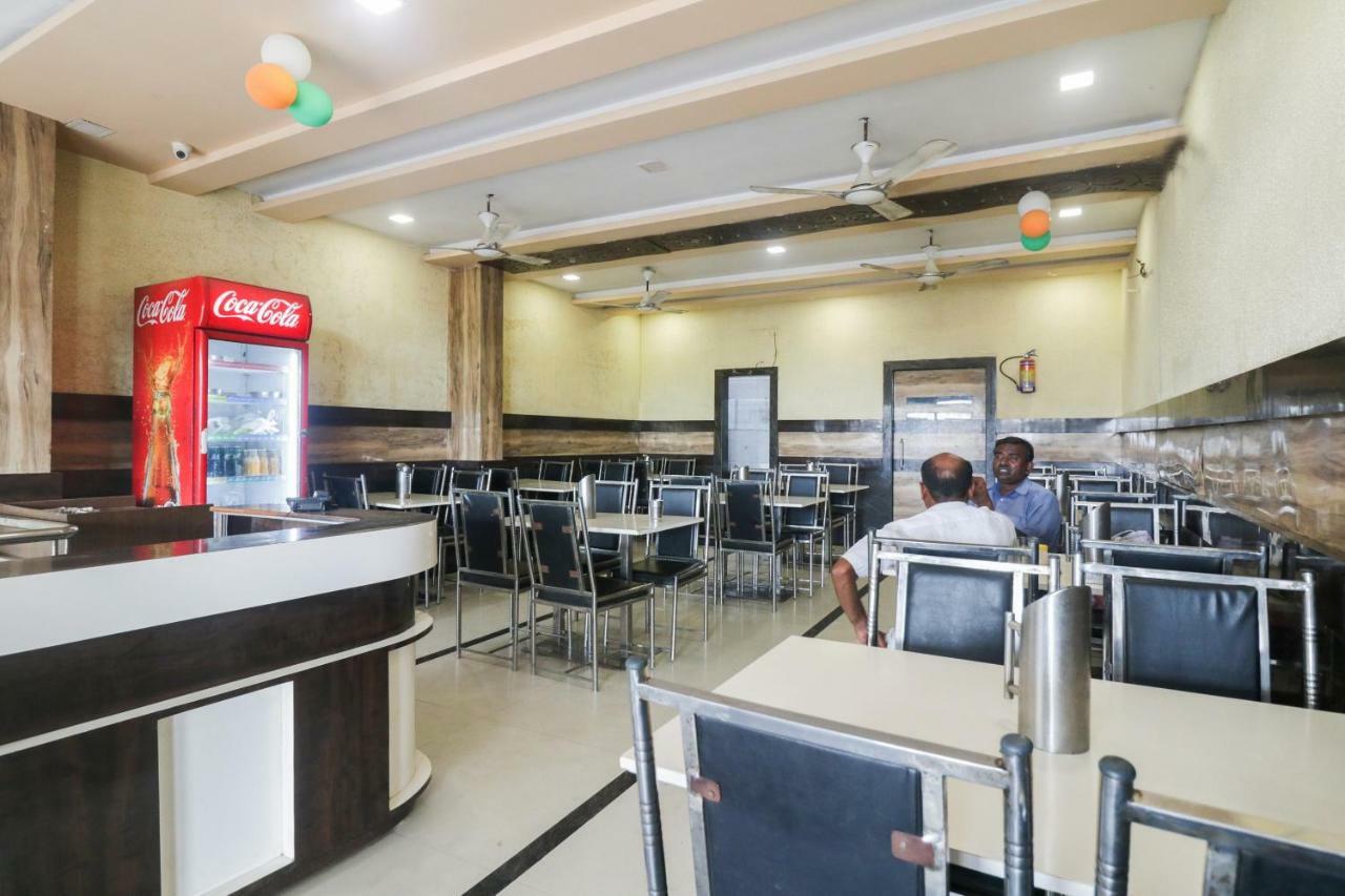 Oyo 48974 Hotel Shweta Residency พาราณสี ภายนอก รูปภาพ