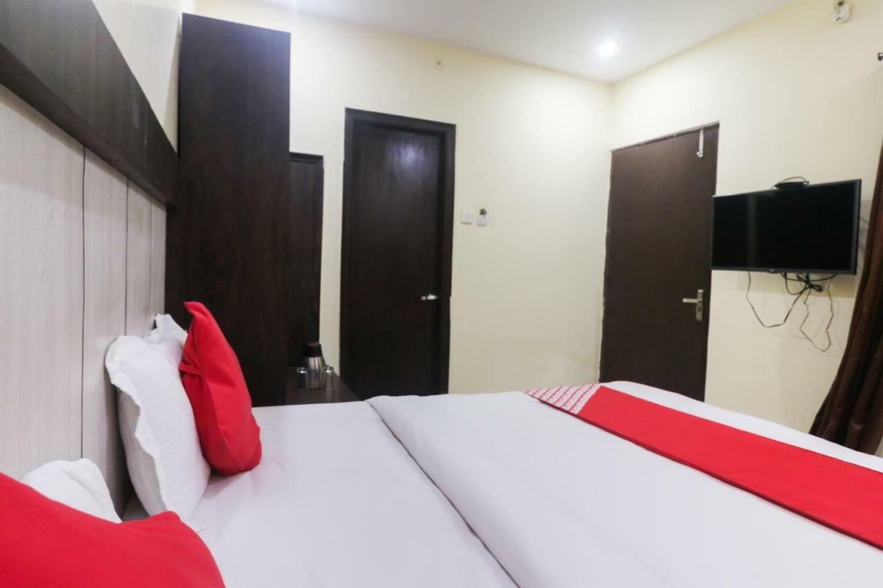 Oyo 48974 Hotel Shweta Residency พาราณสี ภายนอก รูปภาพ